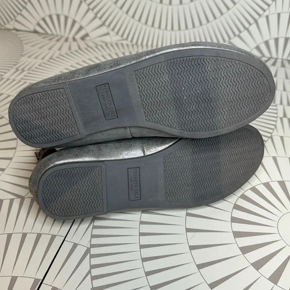 NWOT KENNETH COLE DAISY LILY PEWTER COLOR - Picture 6 of 6